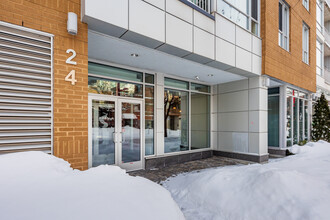 7055-7085 Saint-Laurent in Montréal, QC - Building Photo - Building Photo