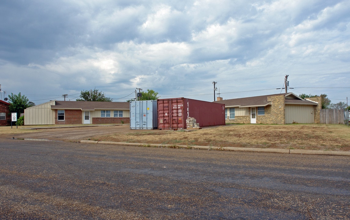 Cottonwood Village in Lorenzo, TX - Foto de edificio