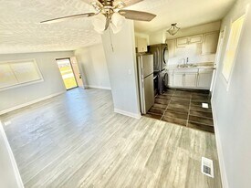 815 Cavalier Blvd in Portsmouth, VA - Building Photo