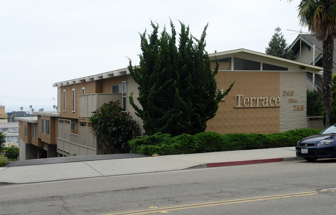 Sunset Terrace in Ventura, CA - Building Photo