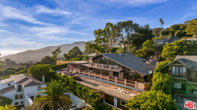 620 Resolano Dr in Los Angeles, CA - Building Photo - Building Photo