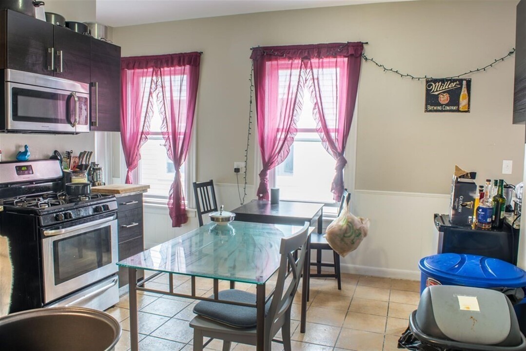 14 Stickney Ave, Unit 3 in Somerville, MA - Foto de edificio