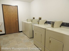 332 W Broadway in Waukesha, WI - Building Photo - Building Photo