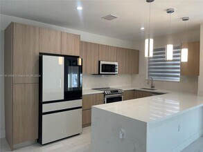 3155 NW 103rd St-Unit -3157 in Miami, FL - Foto de edificio - Building Photo