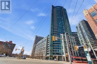 600 Fleet St in Toronto, ON - Building Photo