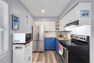 1035 - 1037 NE 32nd St-Unit -Q4 in Oakland Park, FL - Building Photo - Building Photo