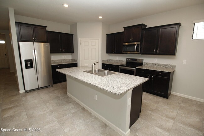 880 Old Country Rd S E in Palm Bay, FL - Building Photo - Building Photo