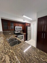 520 SW 111th Ave in Pembroke Pines, FL - Building Photo - Building Photo