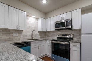 12046 Beechnut St in Houston, TX - Building Photo