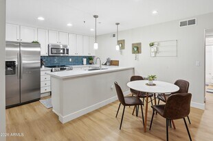 4704 E Paradise Village Pkwy N in Phoenix, AZ - Building Photo