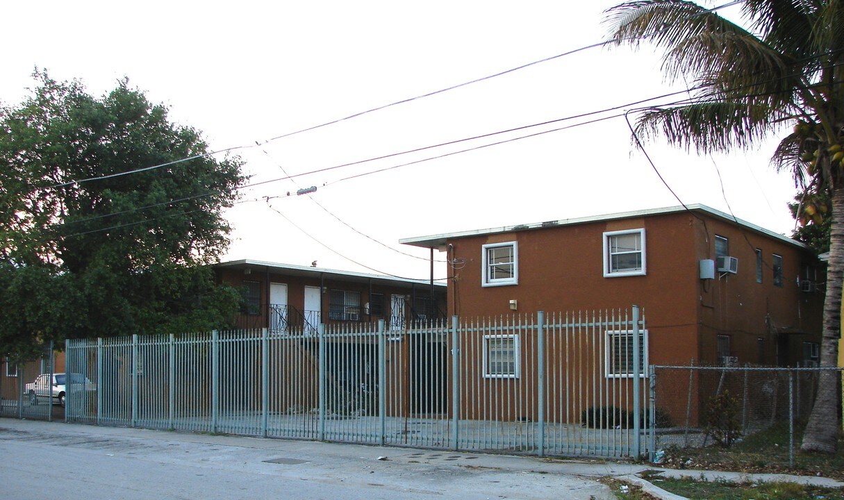 1275-1285 NW 60th St in Miami, FL - Foto de edificio