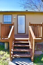 1758 Amanda St in San Antonio, TX - Foto de edificio - Building Photo