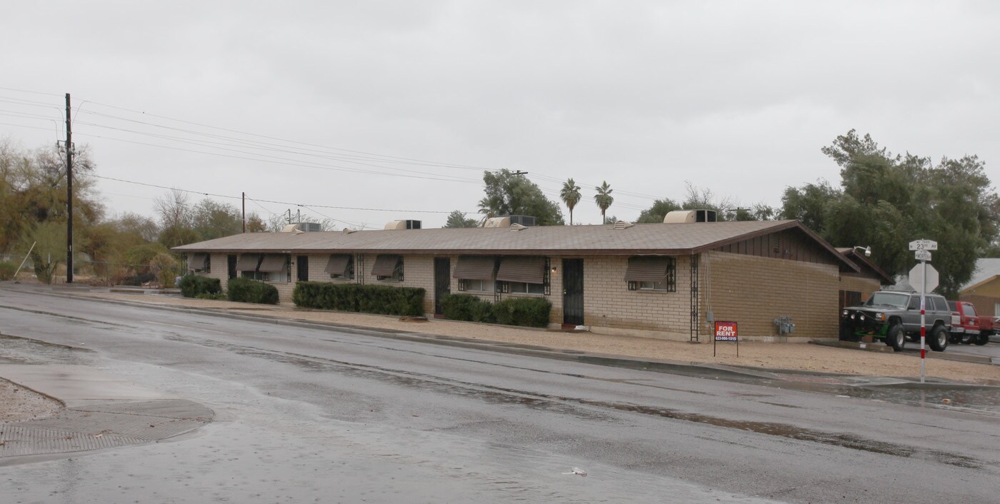 2242 W Morten Ave in Phoenix, AZ - Foto de edificio