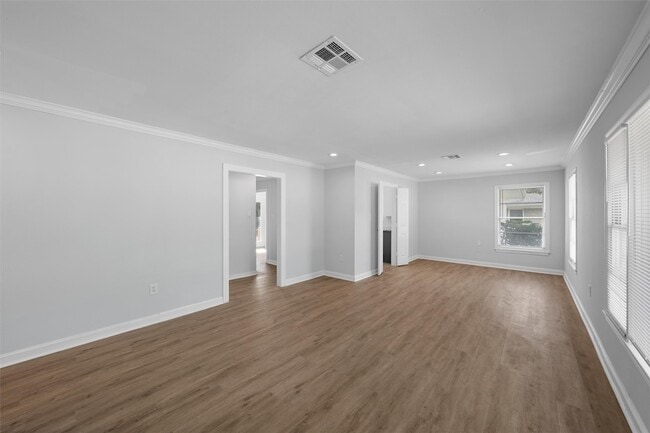 2416 Lake Air Dr in Waco, TX - Building Photo - Building Photo