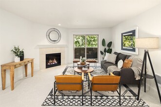 3150 W Government Way in Seattle, WA - Building Photo - Building Photo