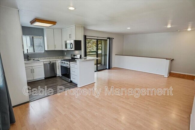 23530 Newhall Ave in Santa Clarita, CA - Building Photo - Building Photo