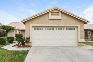 670 N Exeter St in Chandler, AZ - Building Photo