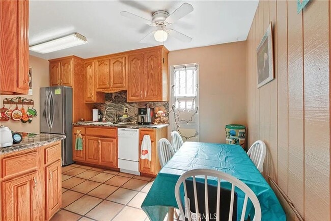 property at 1000 W MacArthur Blvd