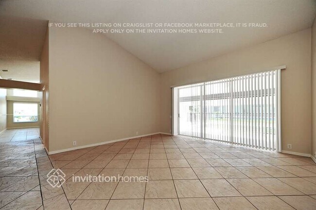 437 Waterford Cir E in Tarpon Springs, FL - Building Photo - Building Photo