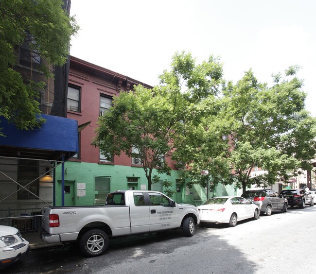 102-110 E 117th St in New York, NY - Foto de edificio - Building Photo