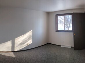 110-112-112 W Grant St in Lake Mills, WI - Building Photo - Building Photo