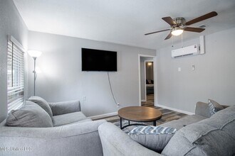 226 Milray Ln in Gulfport, MS - Building Photo - Building Photo