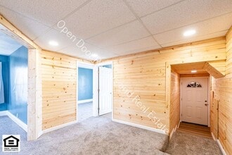 1703 Sprott St in Auburn, IN - Foto de edificio - Building Photo