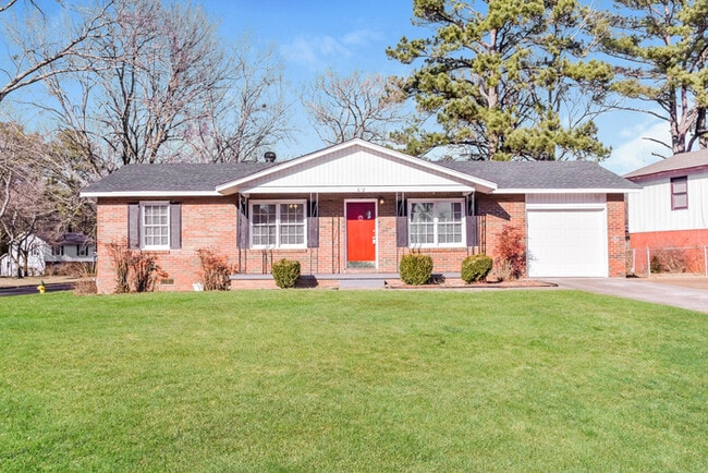 property at 612 Glasgow Rd NW