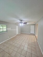 8519 Sunbeam Ln in Tampa, FL - Building Photo - Building Photo