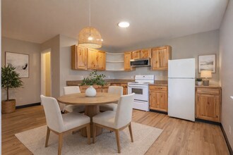 800 S 6th Ave in Kelso, WA - Foto de edificio - Building Photo