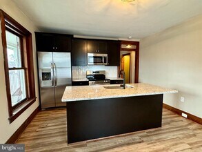 118 Cocoa Ave in Hershey, PA - Building Photo - Building Photo