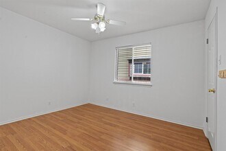 2100 Desco Dr in Austin, TX - Building Photo - Building Photo