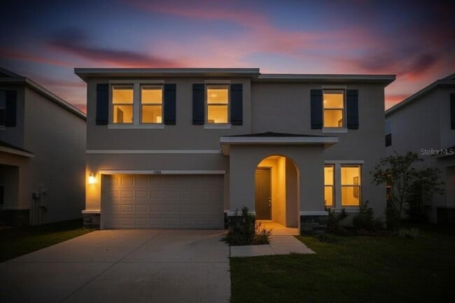 property at 2546 Warren Acrs Blvd