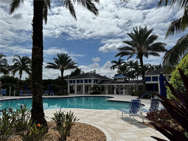 4550 Mystic Blue Wy in Ft. Myers, FL - Foto de edificio - Building Photo