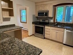 2 Marigold Ave in Wellesley, MA - Building Photo