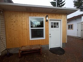 4510 SE 99th Ave, Unit D in Portland, OR - Building Photo