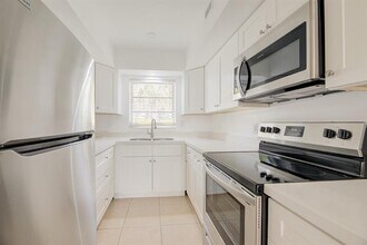 1017 NW 30th Ct in Wilton Manors, FL - Building Photo - Building Photo