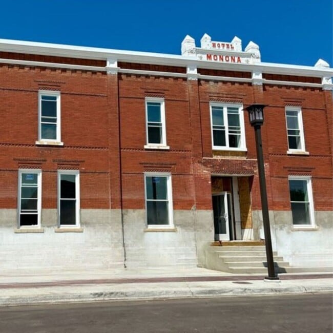 Monona Flats: Old Charm Meets New in Onawa, IA - Foto de edificio - Building Photo