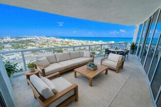 400 Alton Rd in Miami Beach, FL - Building Photo - Building Photo