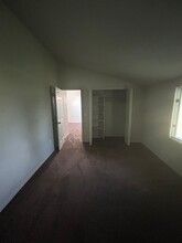 1326 Lofton Way in Fort Wayne, IN - Foto de edificio - Building Photo