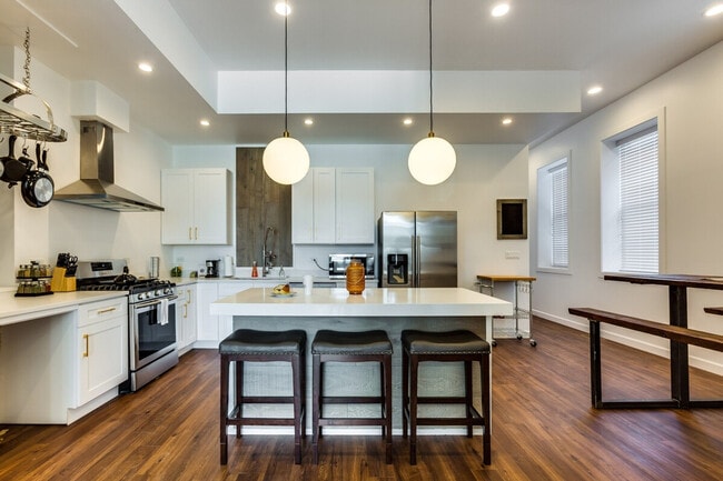 1202 W Huron St in Chicago, IL - Building Photo - Building Photo
