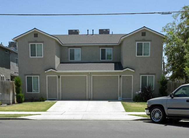 321 E Merced St in Fowler, CA - Building Photo - Building Photo