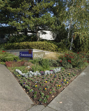 Sorrento Bluff in Beaverton, OR - Foto de edificio - Building Photo