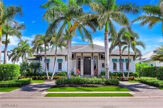 425 Harbour Dr in Naples, FL - Building Photo - Building Photo