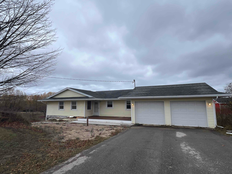 13227 S Bugai Rd in Traverse City, MI - Building Photo