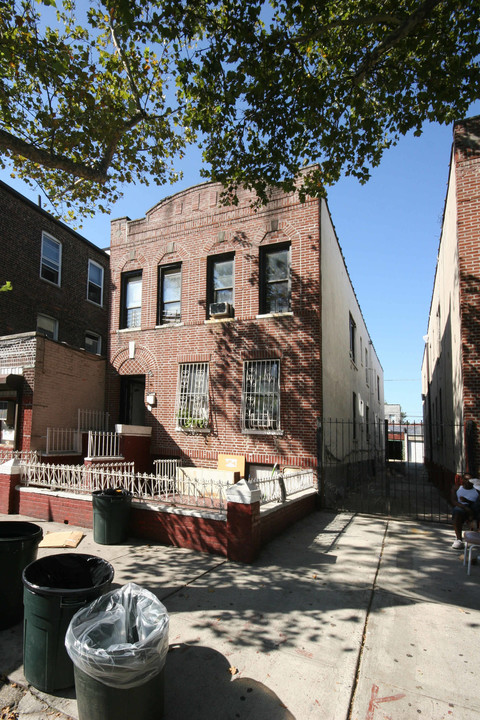 494 E 96th St in Brooklyn, NY - Foto de edificio