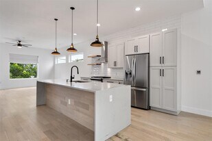 4712 Reyes St in Austin, TX - Building Photo