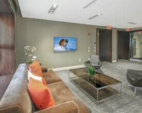 98 Christopher Columbus Dr in Jersey City, NJ - Building Photo - Building Photo