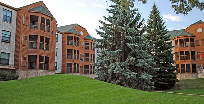 Summit Oaks Apartments in Coon Rapids, MN - Building Photo