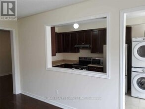 16 Swancreek Ct in Brampton, ON - Building Photo - Building Photo